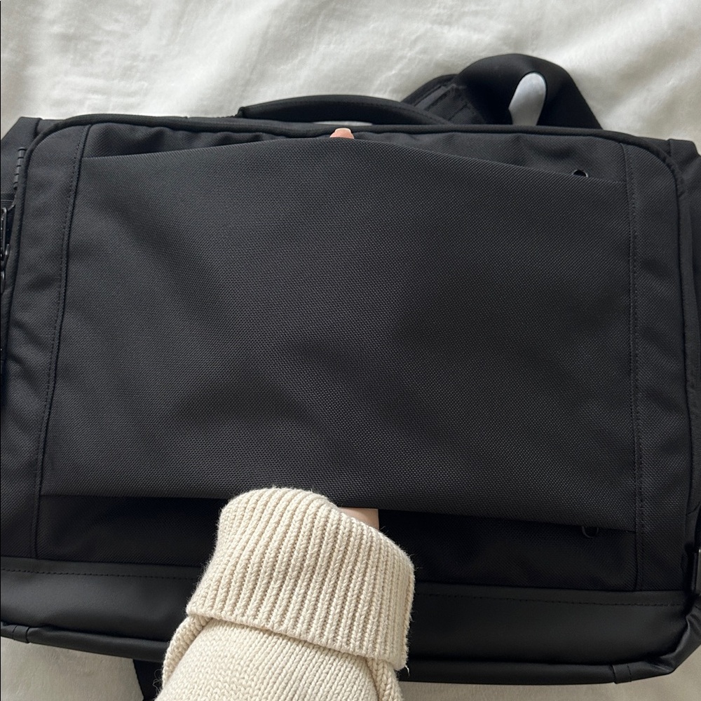 Timbuk2 Classic Black Messenger Bag - Picture 4 of 6